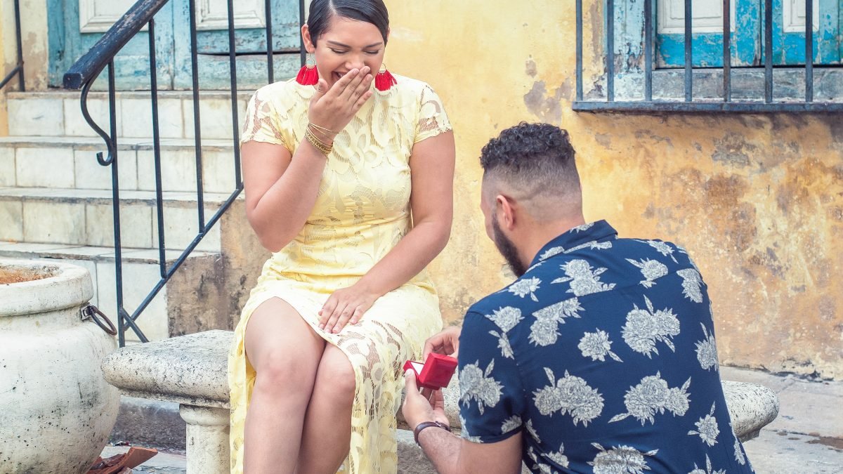 Surprise engagement proposal photographed in Miami by Alito Photography during a romantic beach session.