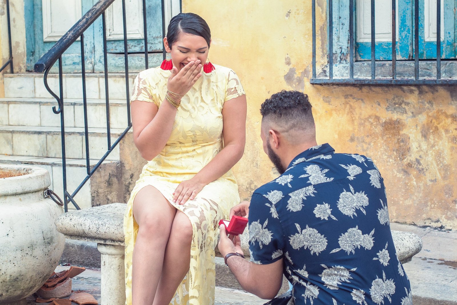 Surprise engagement proposal photographed in Miami by Alito Photography during a romantic beach session.