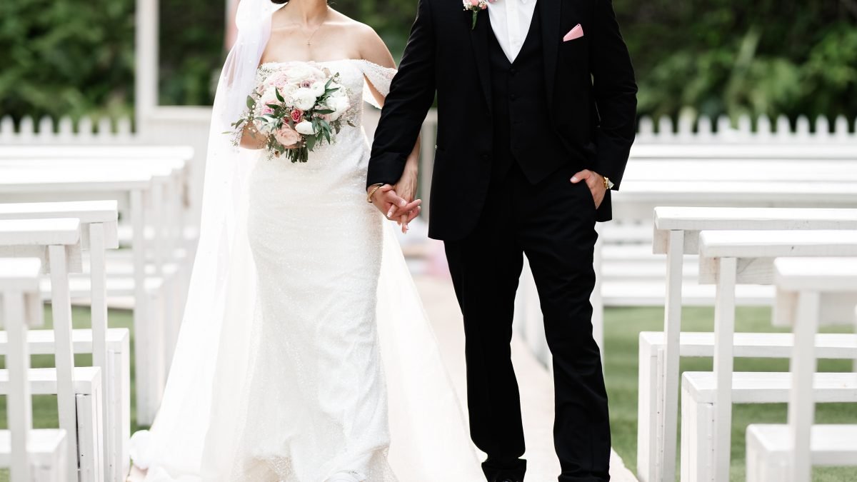 Elegant wedding couple portrait at Loveland Miami photographed by Alito Photography.